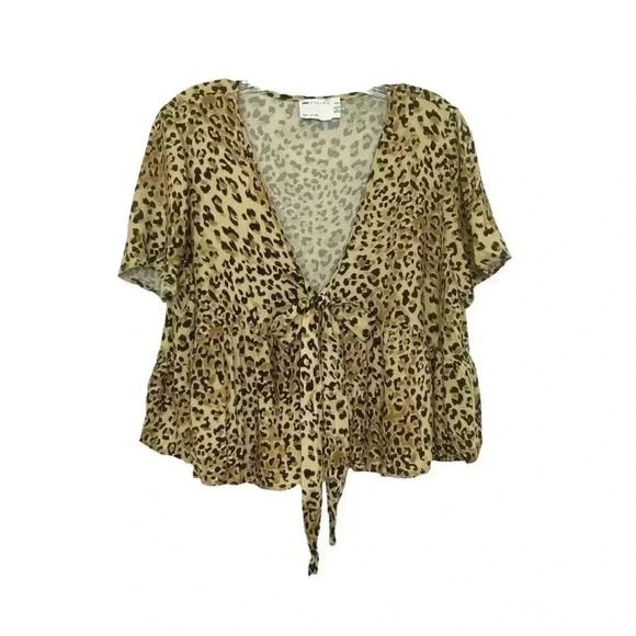 ASOS DESIGN Petite short sleeve tie front tea blouse in leopard print - Picture 1 of 5